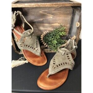 Report Footwear Women's Size 8.5 Shoe Brown Taupe Lindsay Laser Cut Flat Sandals